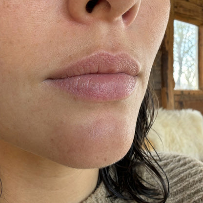Labios nutridos con el bálsamo